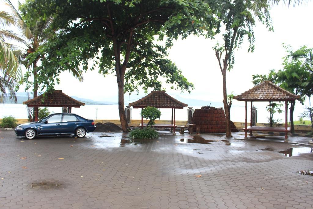Baru Dua Beach Banyuwangi (East Java) Exterior foto